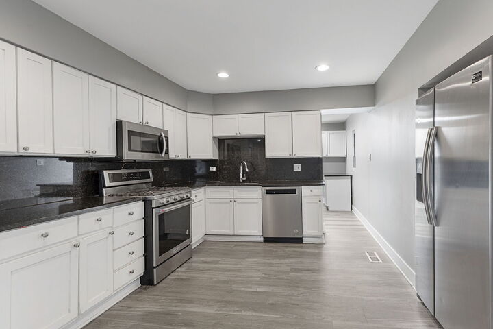 Property Photo:  595 Aberdeen Street  IL 60169 