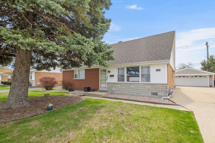 Property Photo:  6937 Stanford Drive  IL 60455 