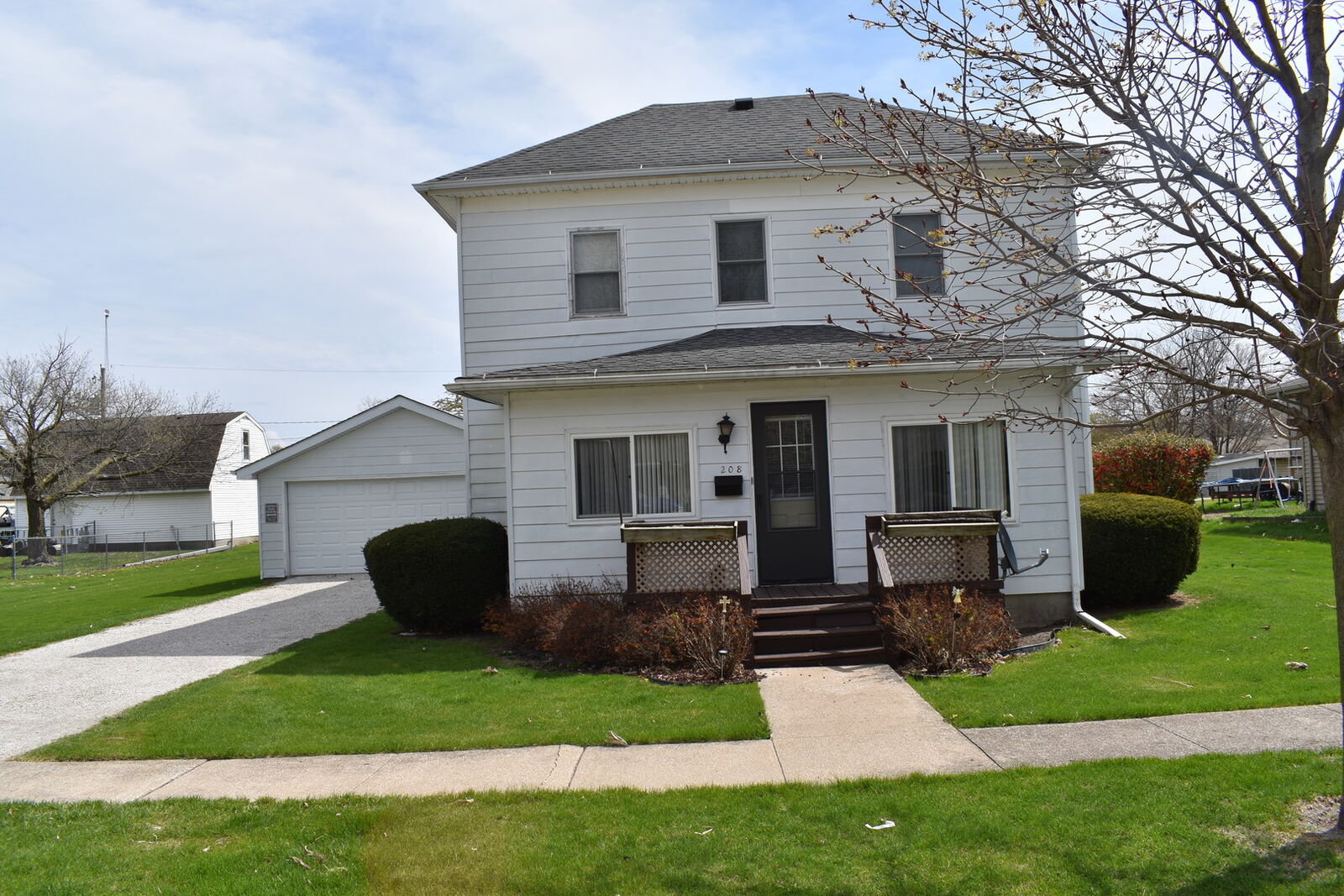 Property Photo:  208 S Jefferson Street  IL 61740 