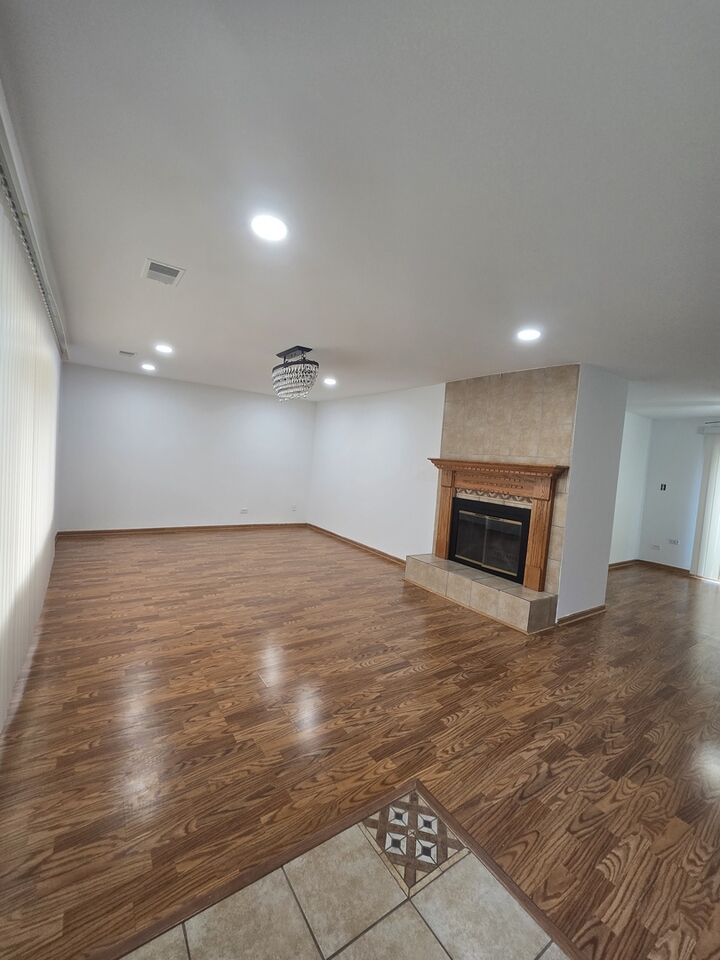 Property Photo:  1832 W Weathersfield Way  IL 60193 