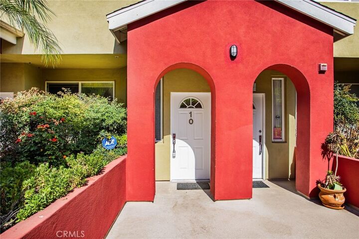 Property Photo:  1500 Pine Avenue 10  CA 90813 