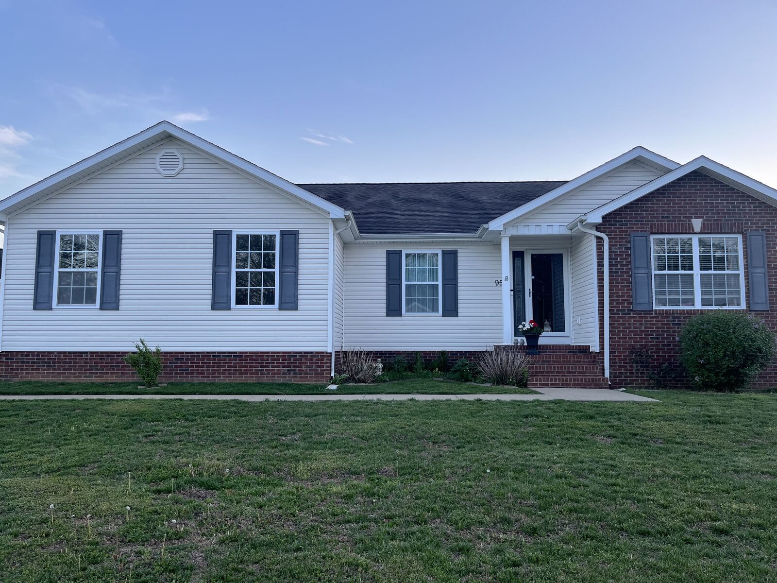 Property Photo:  950 Wing Tip Cir  KY 42240 