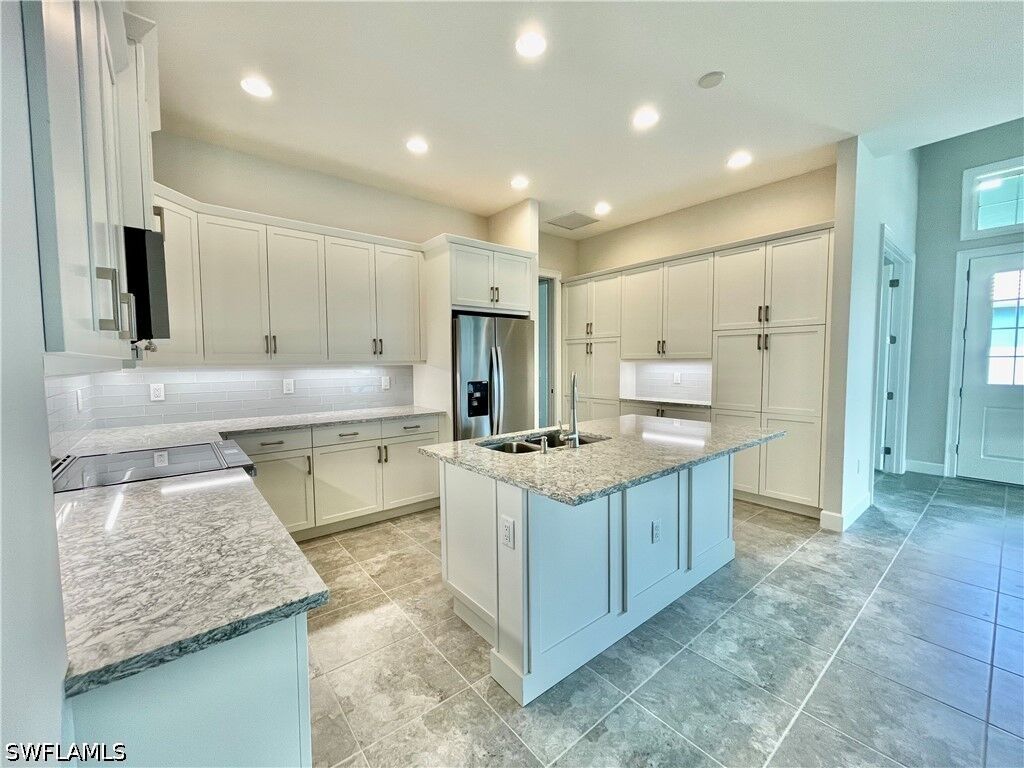 Property Photo:  6361 Arriba Avenue  FL 34113 