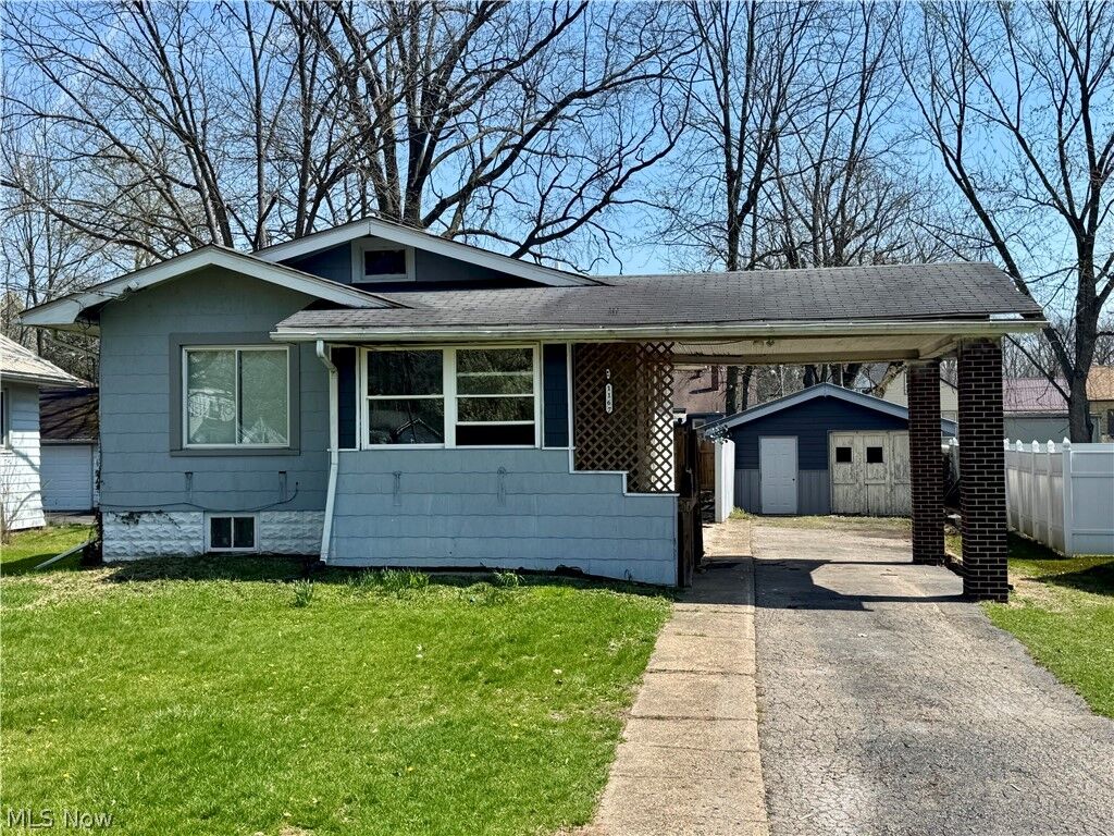 Property Photo:  1167 Trumbull Avenue SE  OH 44484 