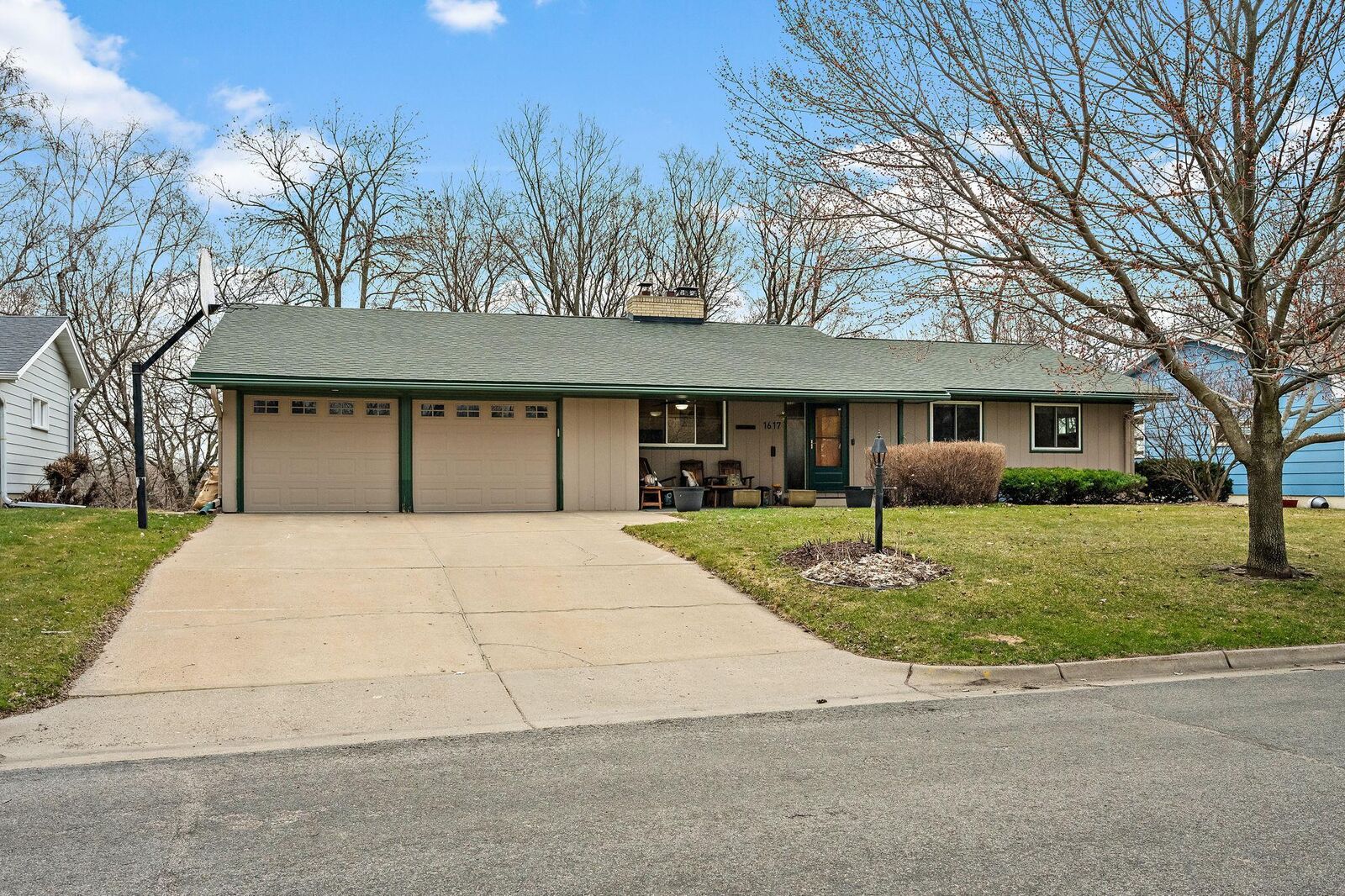 Property Photo:  1617 Utah Avenue S  MN 55426 