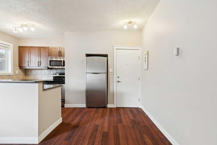 Property Photo:  605 67 Avenue SW 4  AB T2V 0M3 