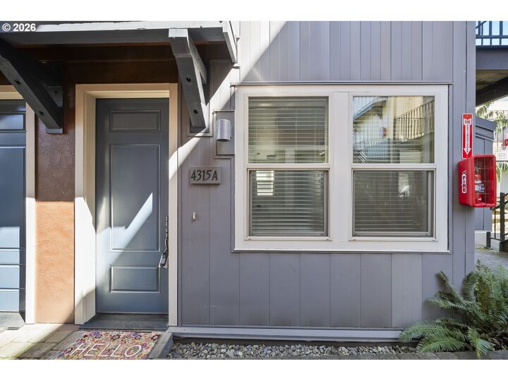 Property Photo: 4315 SE Division St A OR 97206