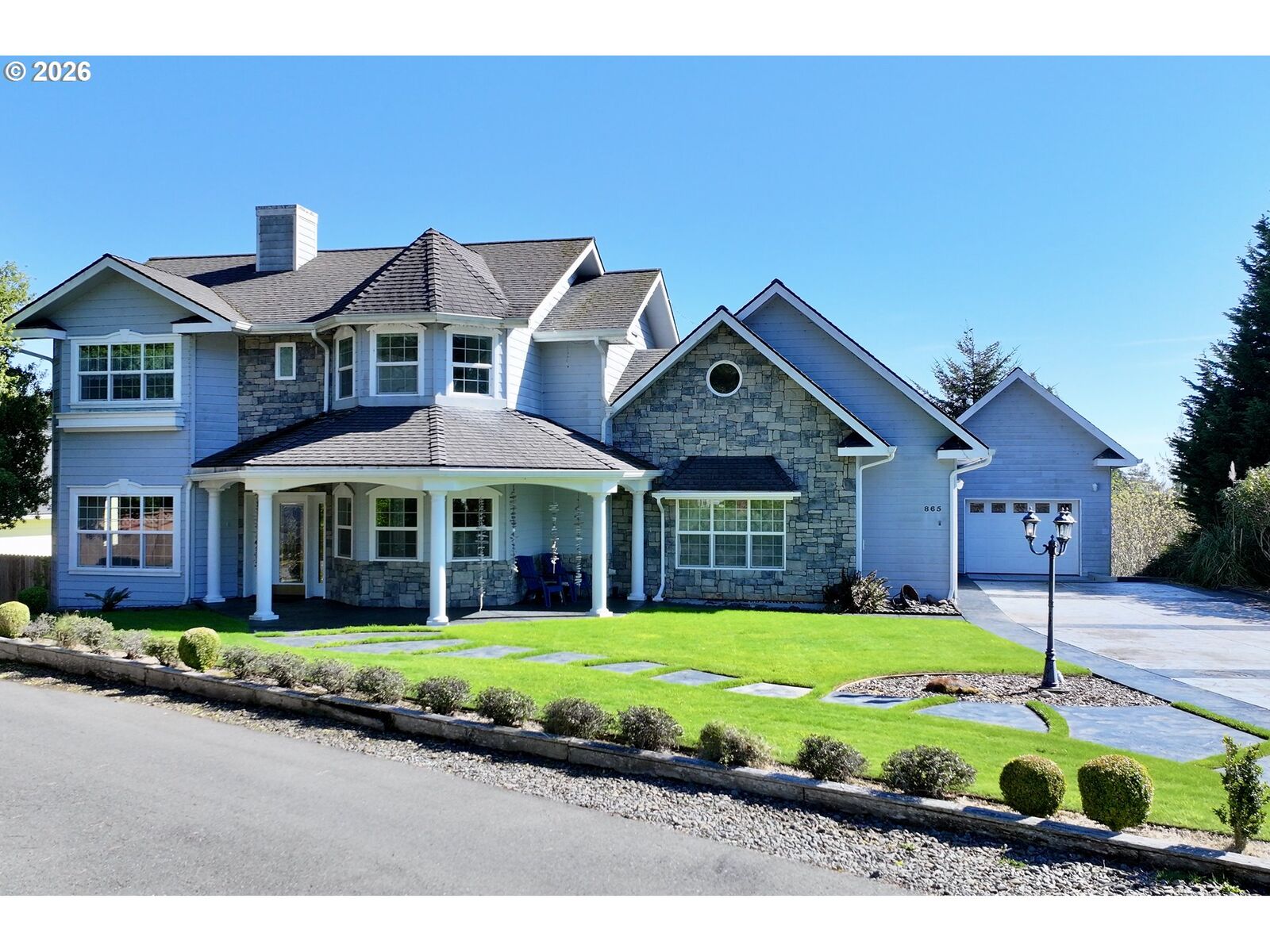 Property Photo: 865 Jodee Ln OR 97415