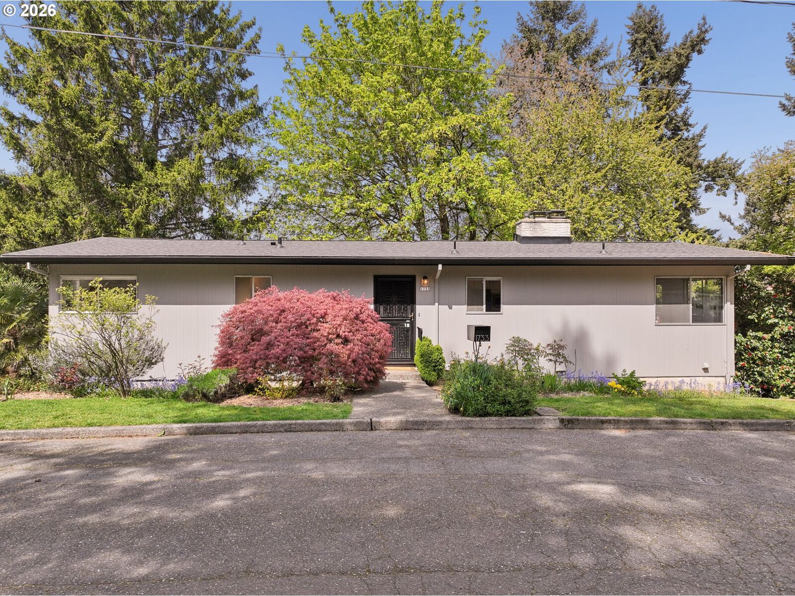 Property Photo:  1733 SW Custer St  OR 97219 