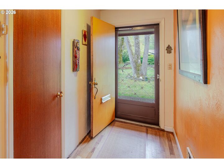 Property Photo:  533 E 40th Ave  OR 97405 