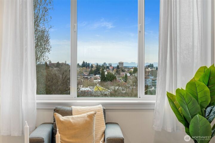 Property Photo:  908 N 46th Street F  WA 98103 