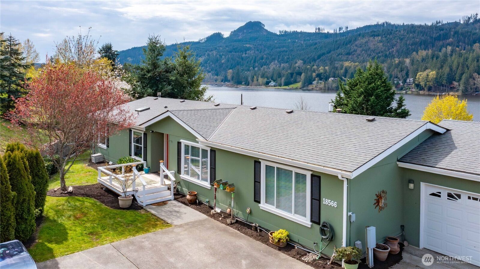 Property Photo: 18566 Mason Court WA 98274