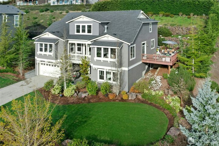 Property Photo: 7098 170th Avenue SE WA 98006