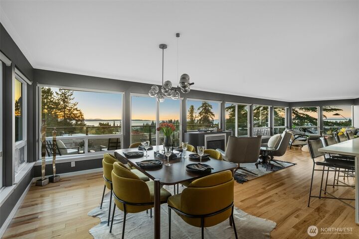 Property Photo: 550 Elm Way 301 WA 98020