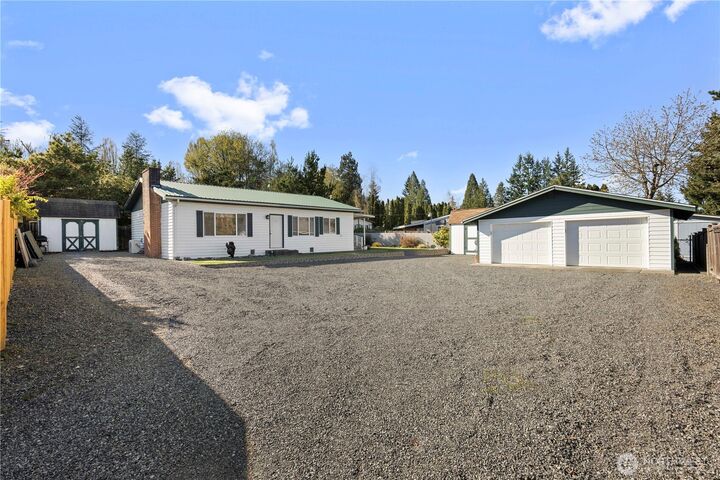 Property Photo:  915  128th Street SW  WA 98204 