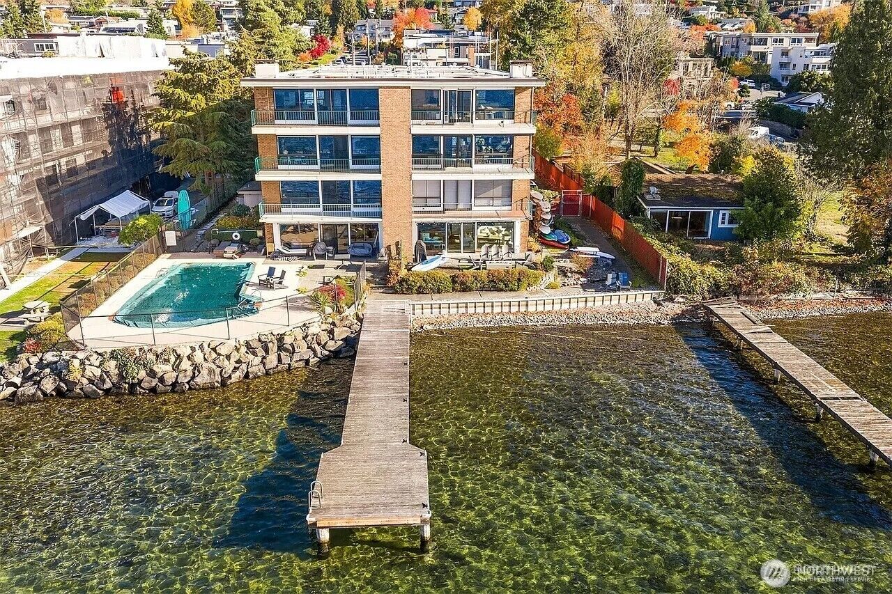 Property Photo: 6225 Lake Washington Blvd NE 102 WA 98033