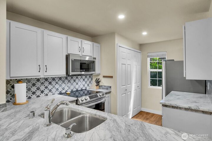 Property Photo:  13020  102nd Lane NE 5  WA 98034 