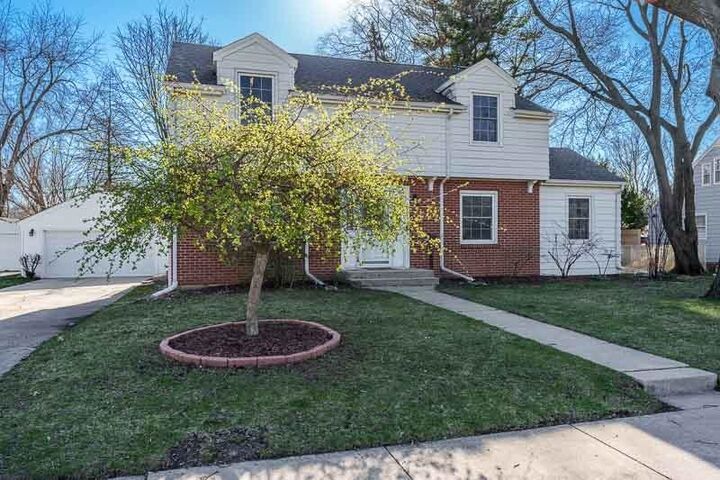 Property Photo:  925 Westchester Drive  IL 61107 