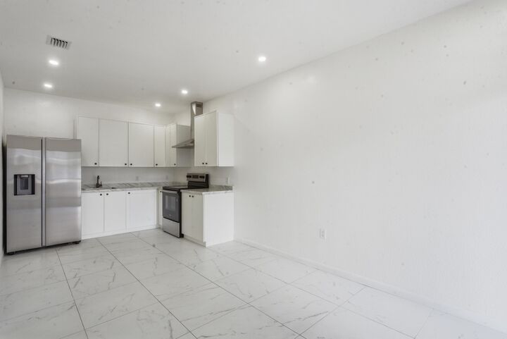 Property Photo: 340 SW 11th Avenue 2A FL 33009