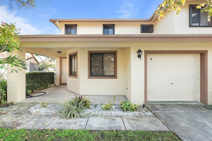 Property Photo:  6094 Live Oak Court B  FL 33319 