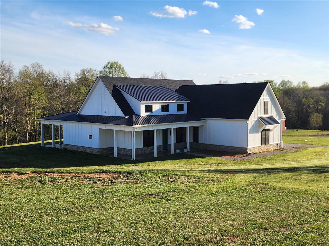 Property Photo:  523 Burns Way  KY 42141 