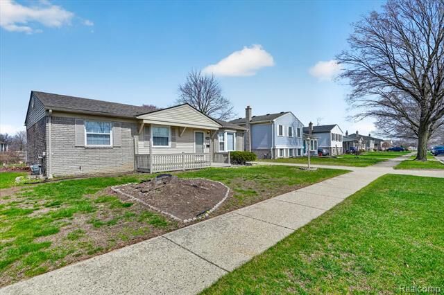 Property Photo:  38662 Summers Street  MI 48154 