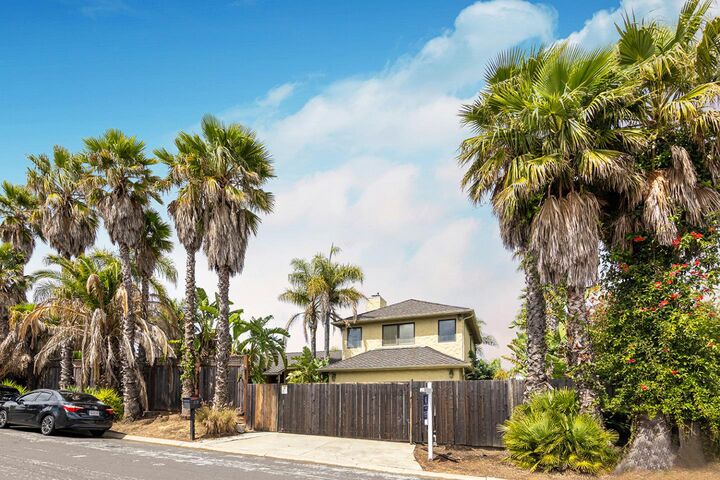 Property Photo:  2714 All View Way  CA 94002 