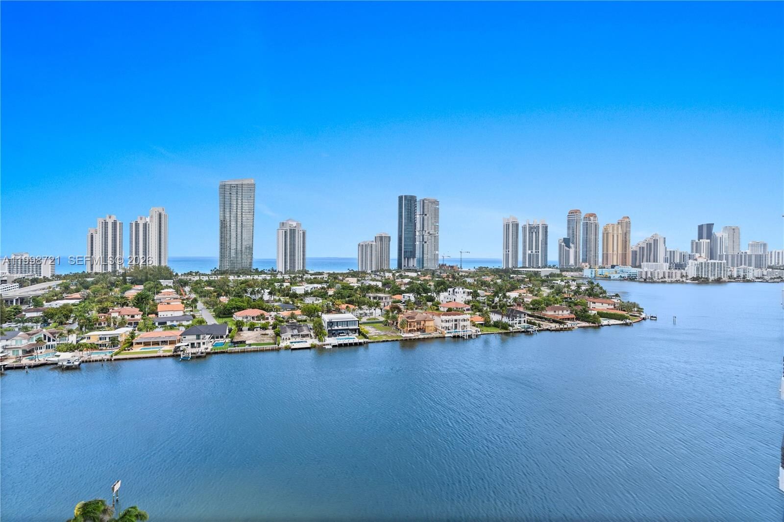 Property Photo:  19101 NE 36th Ct 1811  FL 33180 