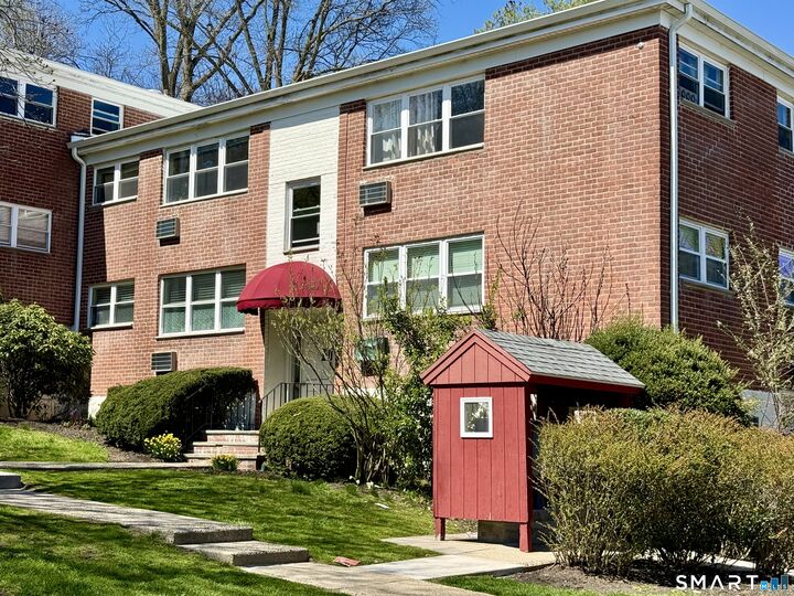 Property Photo:  11 Bedford Avenue M3  CT 06850 