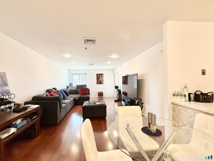 Property Photo:  1633 Washington Boulevard 4D  CT 06902 