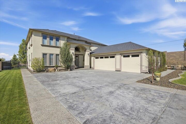 Property Photo:  4712 Shoreline Ct  WA 99301 