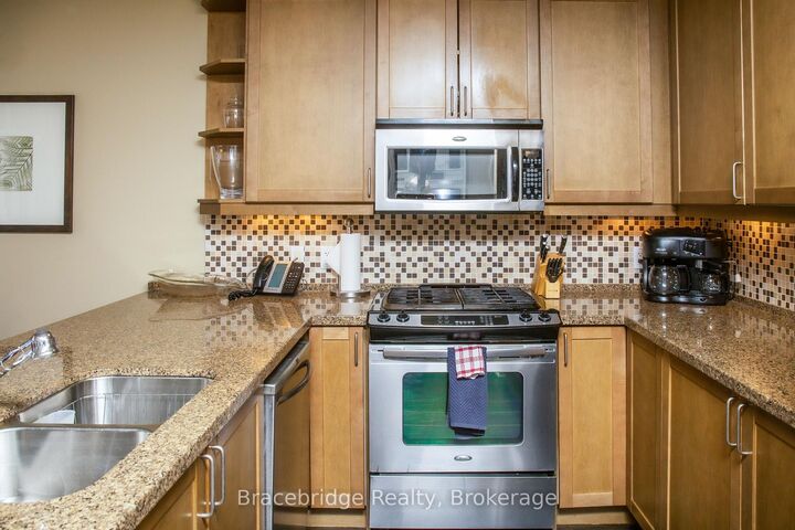 Property Photo:  1869 Muskoka Road 118 Highway W G103-D2  ON P1L 1W8 