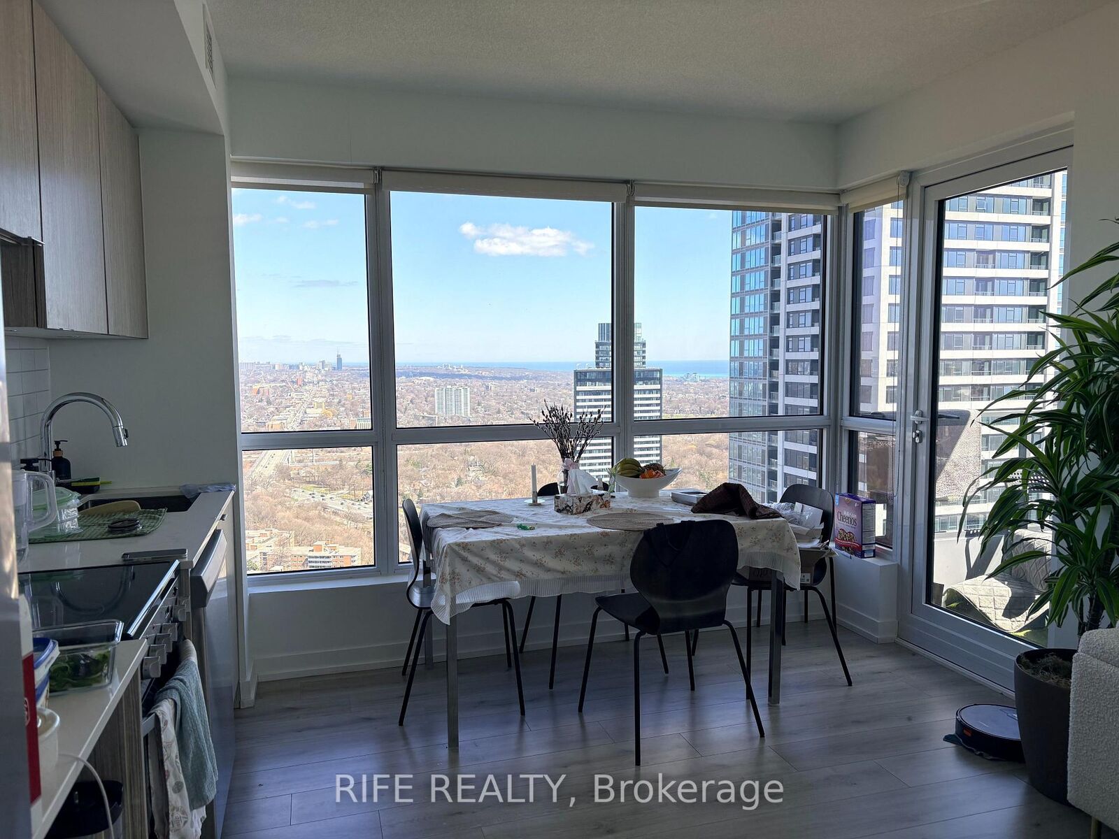 Property Photo: 395 Bloor Street E 4010 ON M4W 1H7
