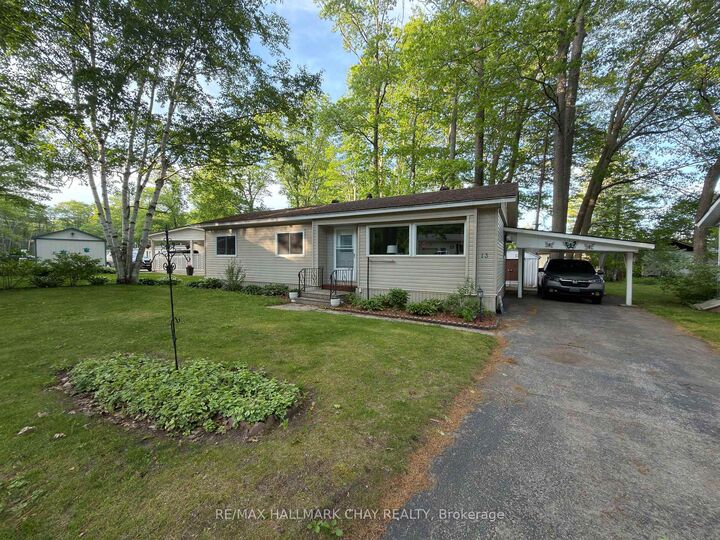 13 Carruthers Street N — photo 1