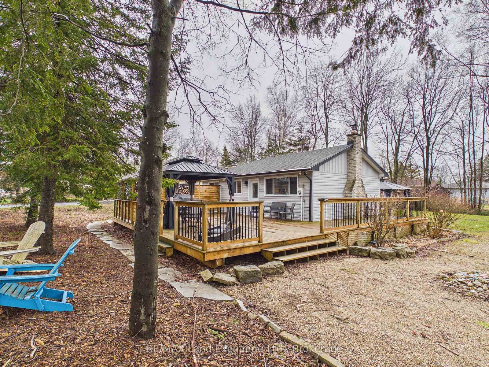 Property Photo: 507 Abenaki Drive ON N2Z 2X3