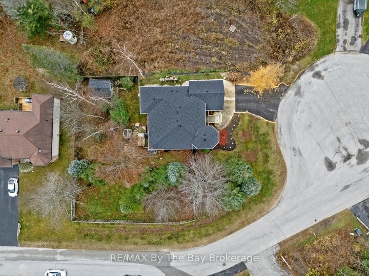 Property Photo: 6 Deerrun Place ON L9Z 1H8