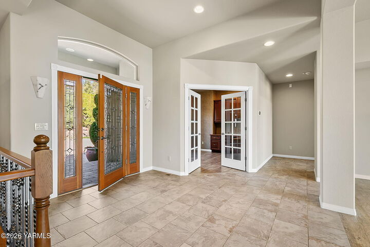 Property Photo: 616 N 65th Ave WA 98908