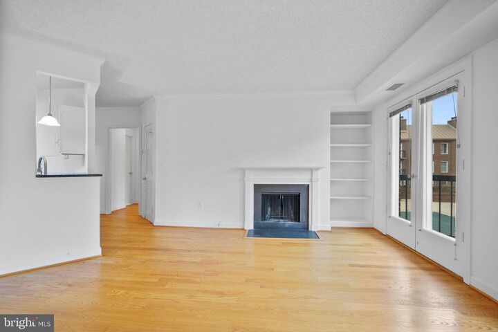 Property Photo: 800 S Saint Asaph Street 306 VA 22314