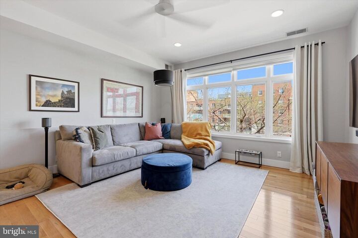 Property Photo:  112 Market Street 3  PA 19106 