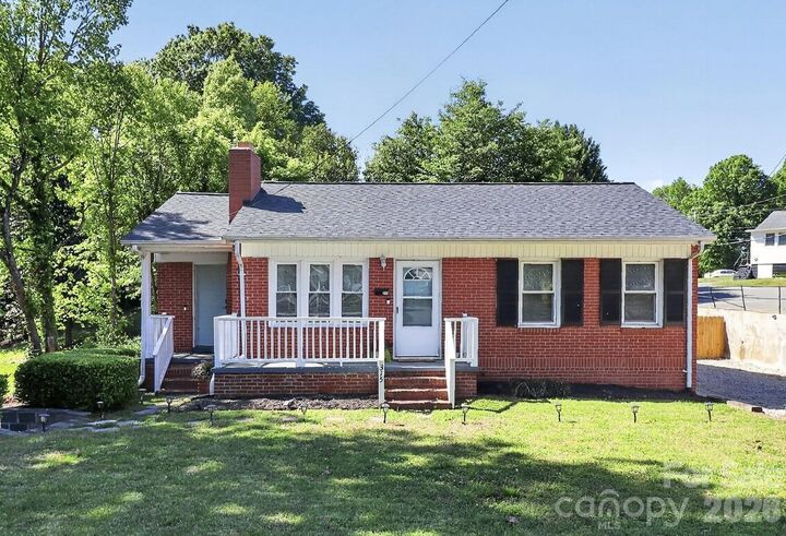 Property Photo: 315 E 4th Avenue NC 28054