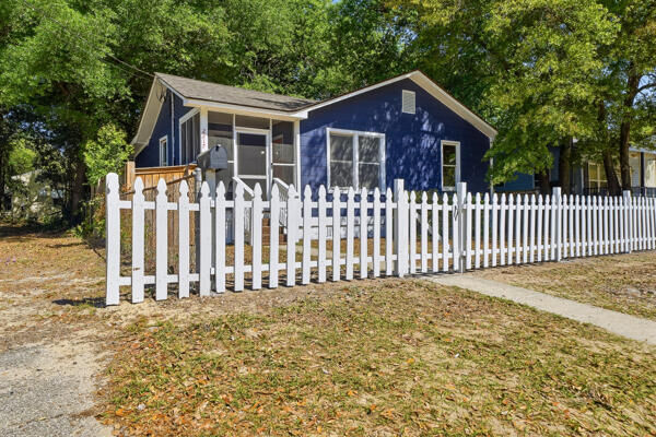 Property Photo: 2217 Cambridge Avenue SC 29405