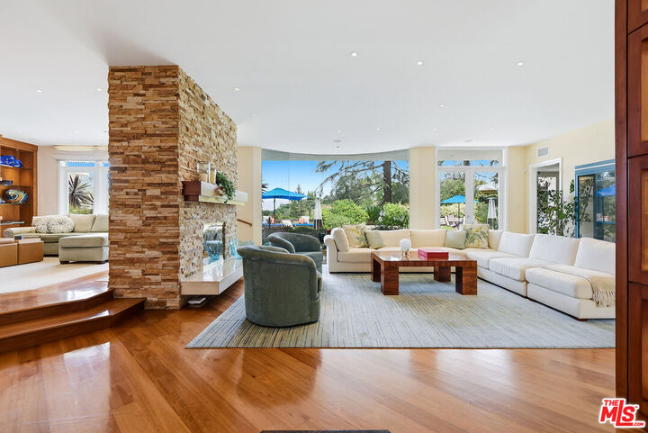 Property Photo:  4101 Clear Valley Dr  CA 91436 