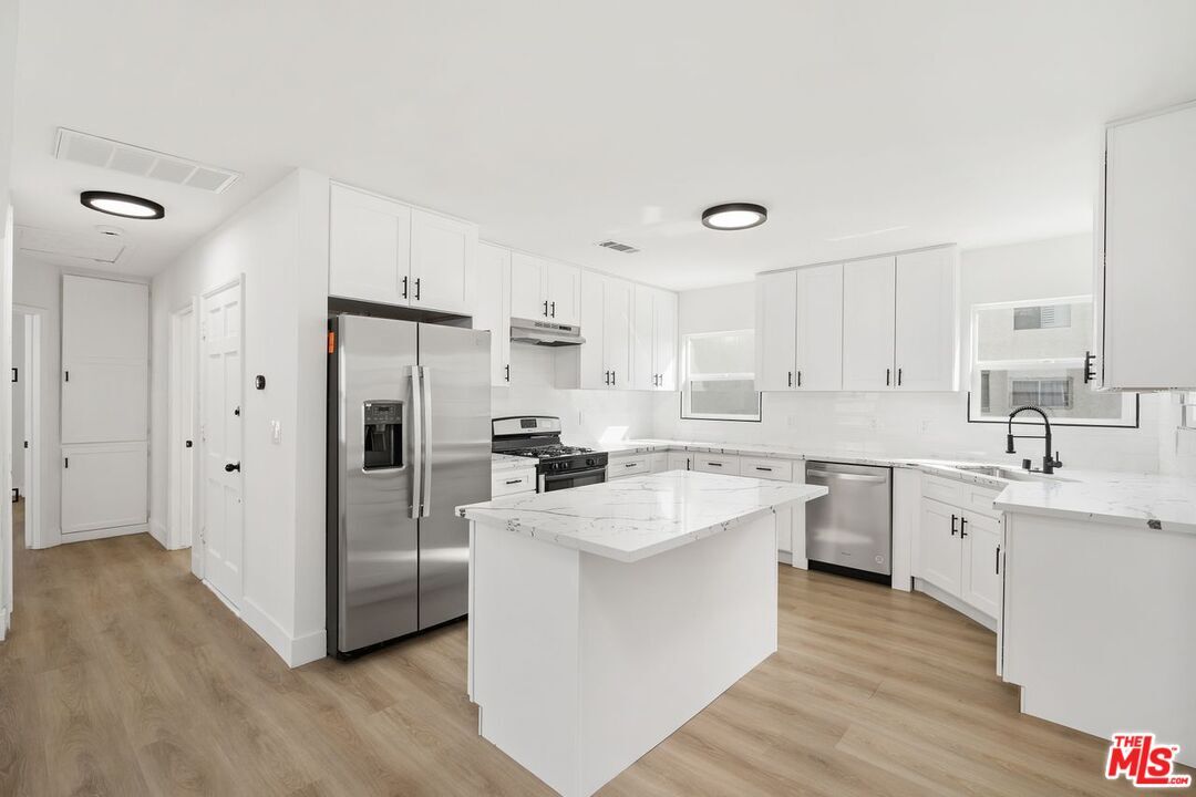 Property Photo:  1647 Selby Ave  CA 90024 