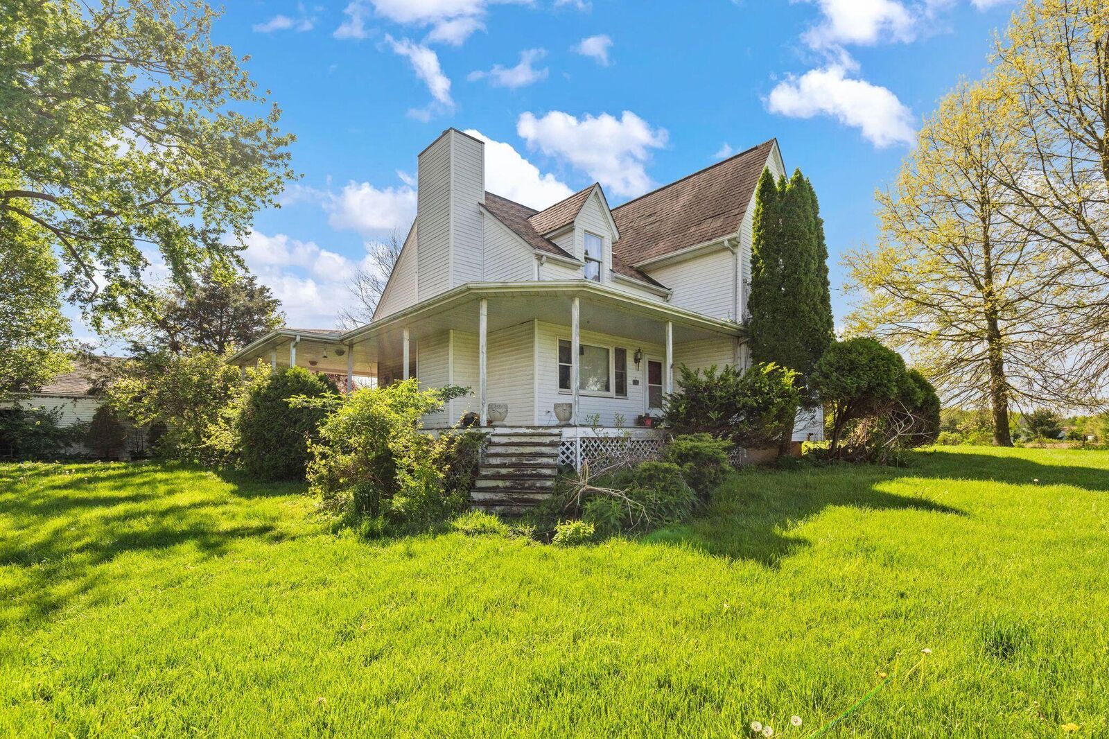 Property Photo:  2920 Burnside NW Road  OH 43031 