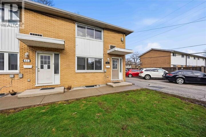 Property Photo: 800 Wellington Street 4 ON N7T 1J5
