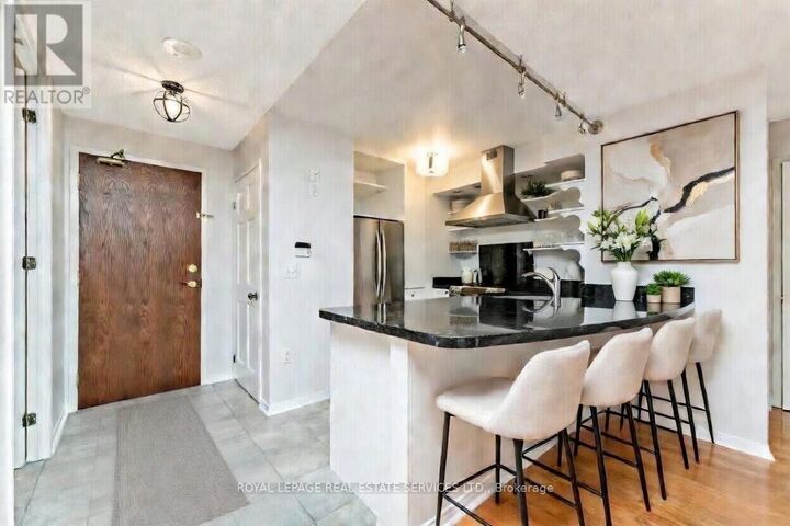 Property Photo:  17 Michael Power Place 311  ON M9A 5G5 