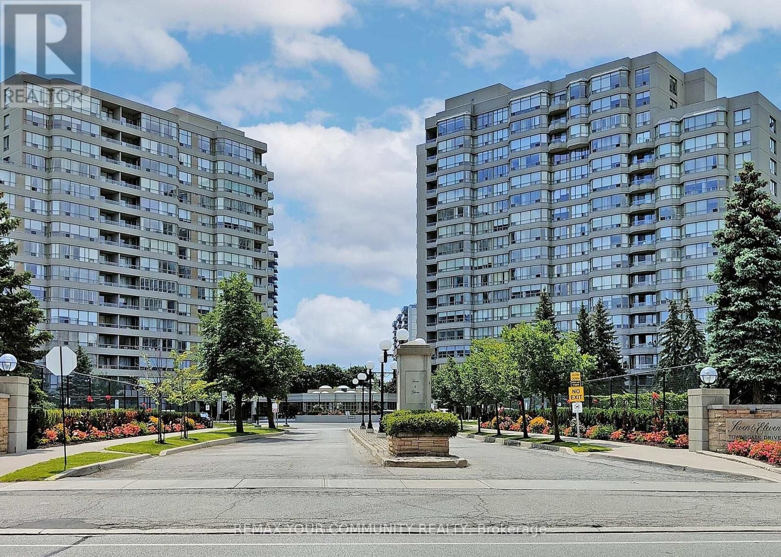 Property Photo: 7 Townsgate Drive 514 ON L4J 7Z9
