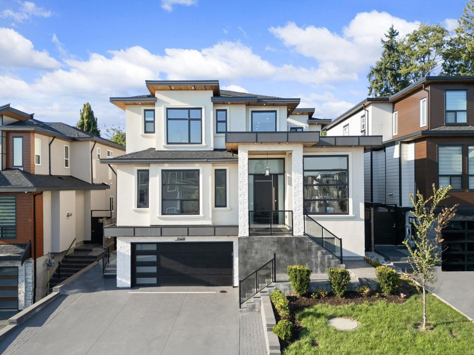 Photo de la propriété:  15439 78 Avenue  BC V3S 1C2 