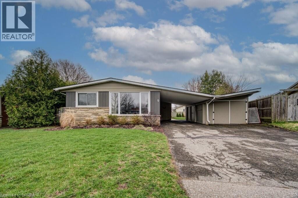 Property Photo:  9 Gailmount Court  ON N3R 3A4 