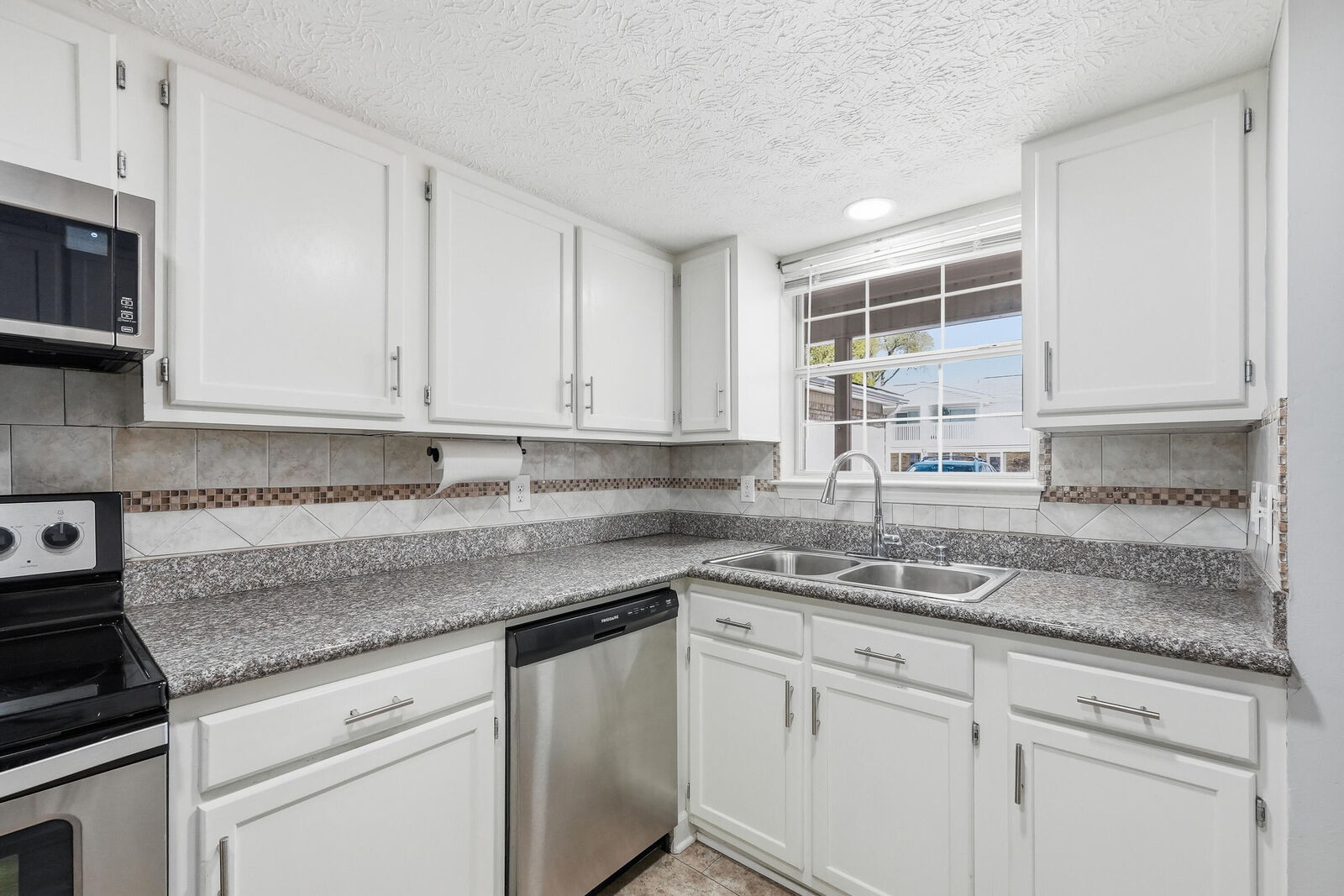 Property Photo: 2412 Winter Park Court FL 32547